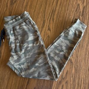Zyia Active Camo Jogger Pants Women Medium Green Stretch Athleisure Pockets